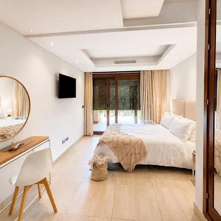 Immerse Yourself In An Oceanfront Paradise *