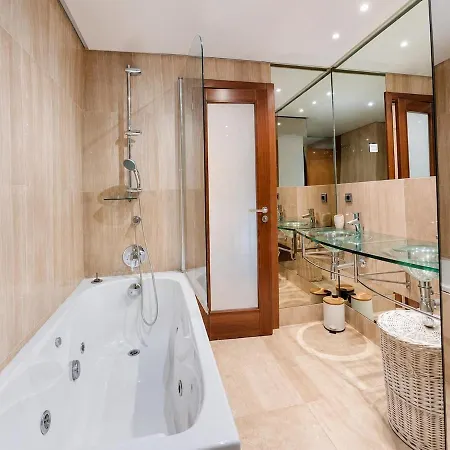 Immerse Yourself In An Oceanfront Paradise Apartmán Estepona