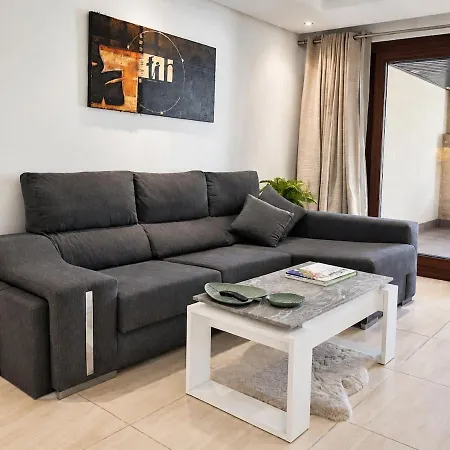 Immerse Yourself In An Oceanfront Paradise Apartmán Estepona